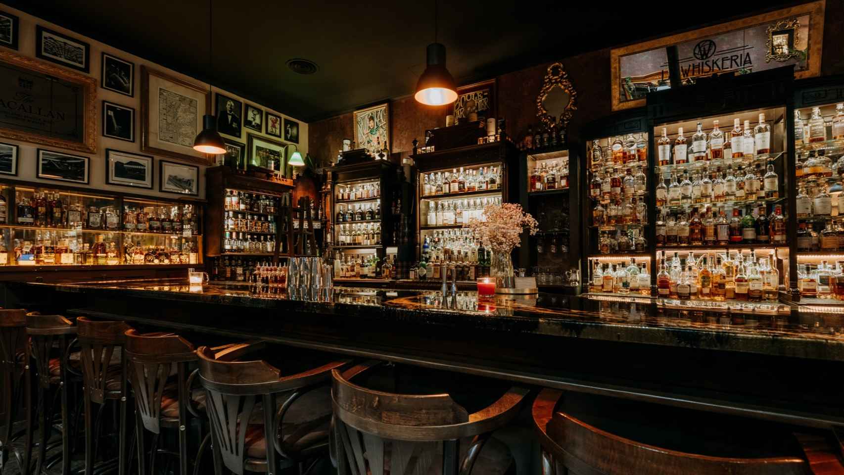 La Whiskería tiene la barra de bar más larga de Barcelona