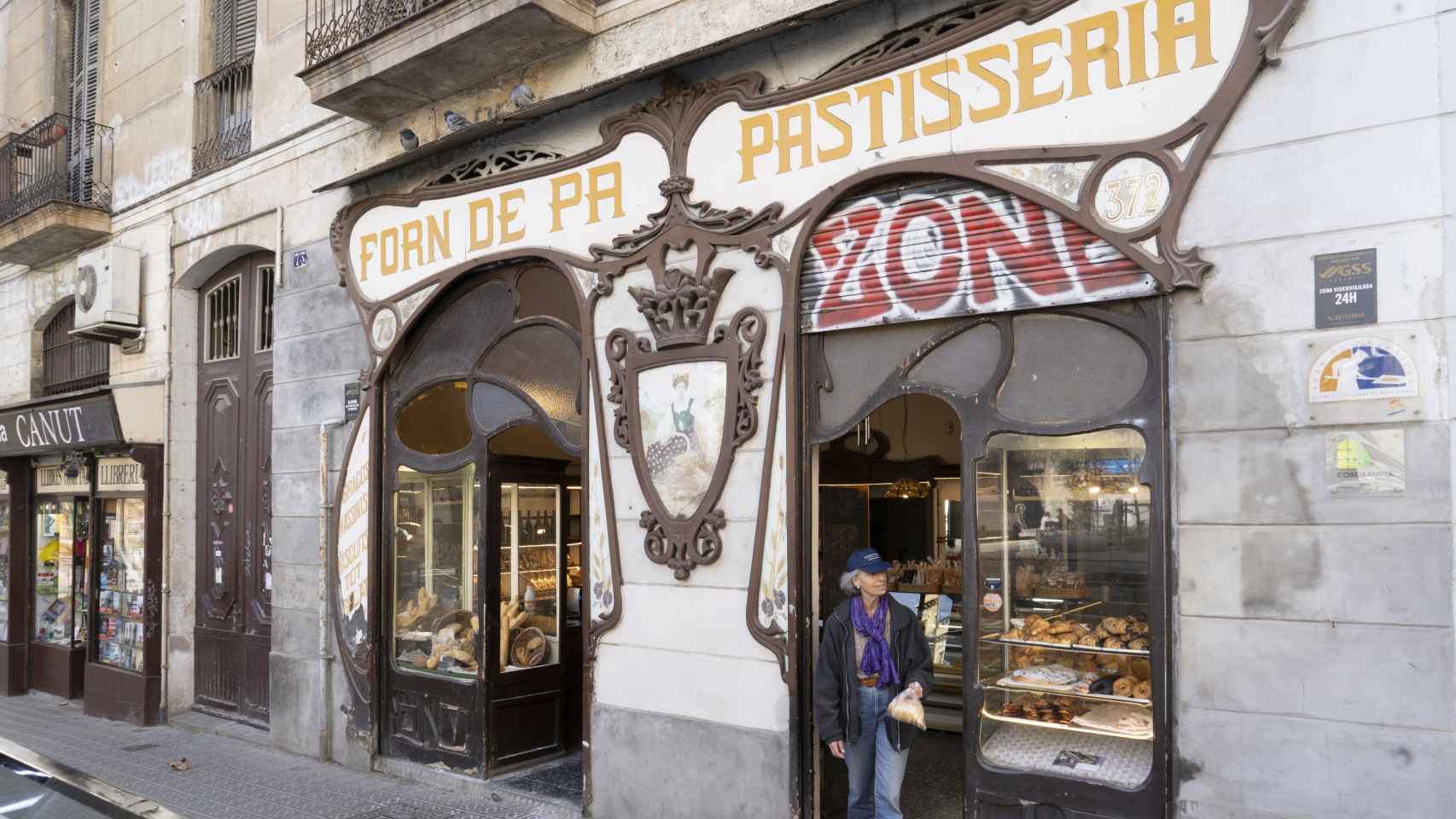 Pastelería de barrio de la calle Girona con Consell de Cent, en el Eixample