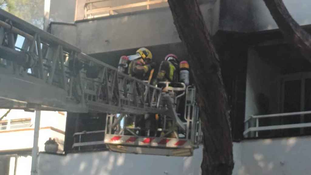 Incendio en una vivienda de la playa de Castelldefels