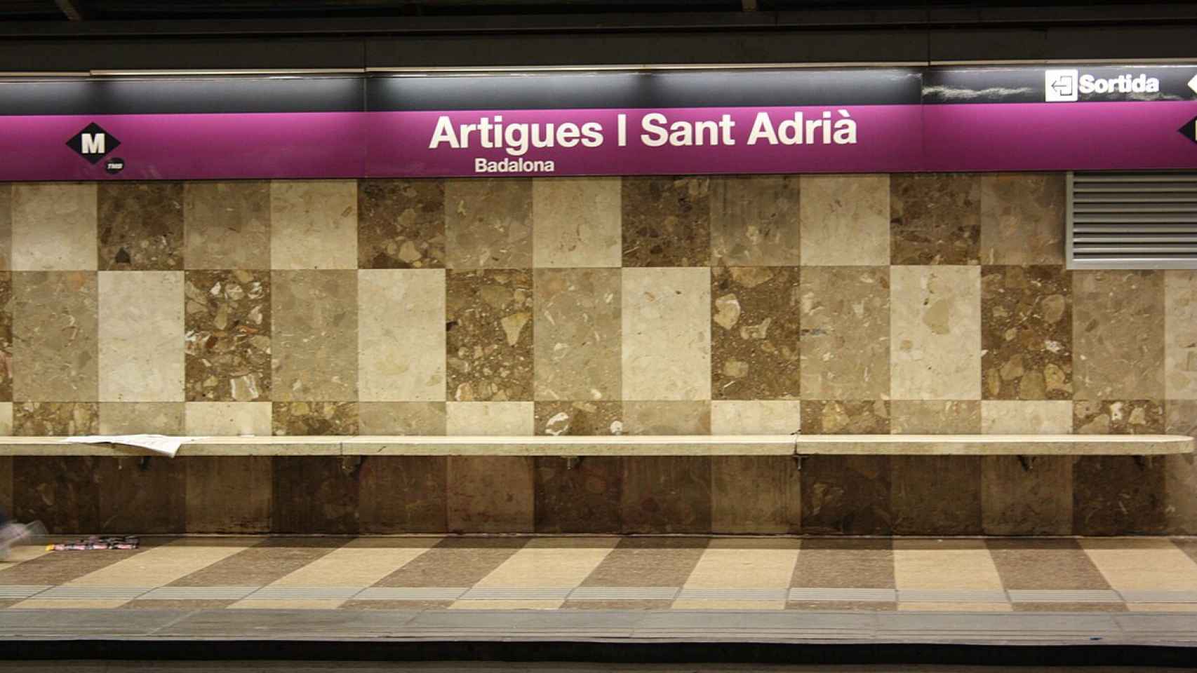 Estación del metro de Artigues-Sant Adrià donde tuvo lugar el robo con violencia