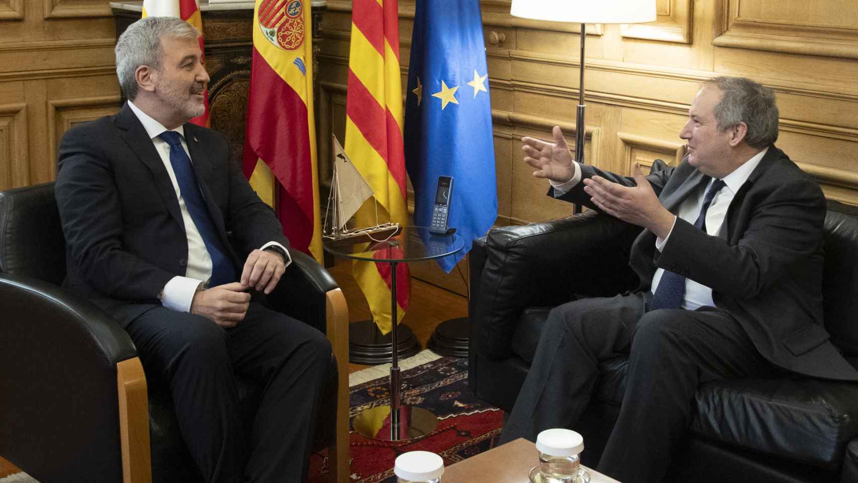El alcalde de Barcelona, Jaume Collboni, junto al ministro de Industria y Turismo Jordi Hereu (d)