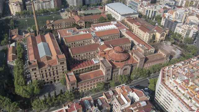 Recinto de la Escola Industrial en el Eixample de Barcelona
