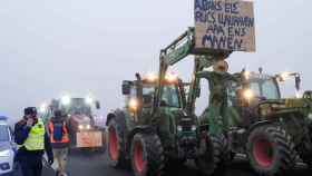 Los tractores durante la manifestación en una carretera catalana