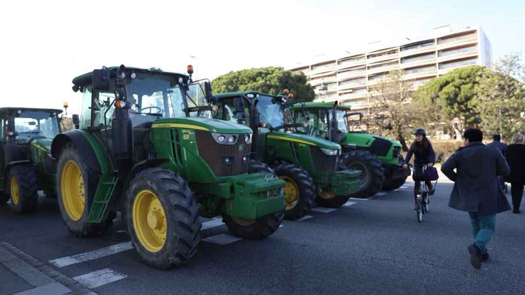 Los manifestantes agrícolas colapsan la Diagonal en Barcelona