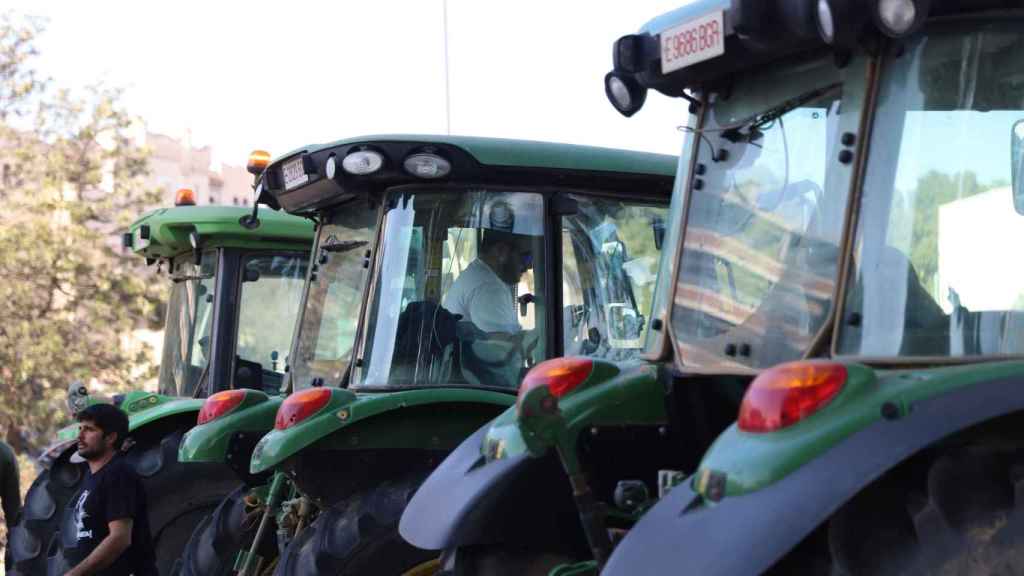 Agricultores se manifiestan en la Diagonal de Barcelona