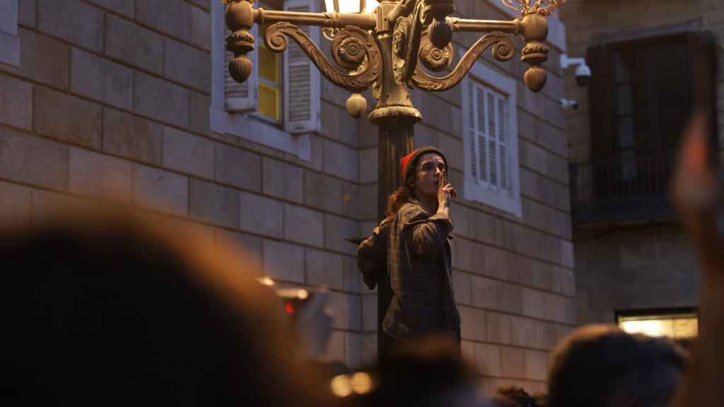 Los manifestantes llegan hasta la plaza Sant Jaume de Barcelona