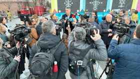 El alcalde Xavier García Albiol atendiendo a los medios este miércoles en la calle Canigó