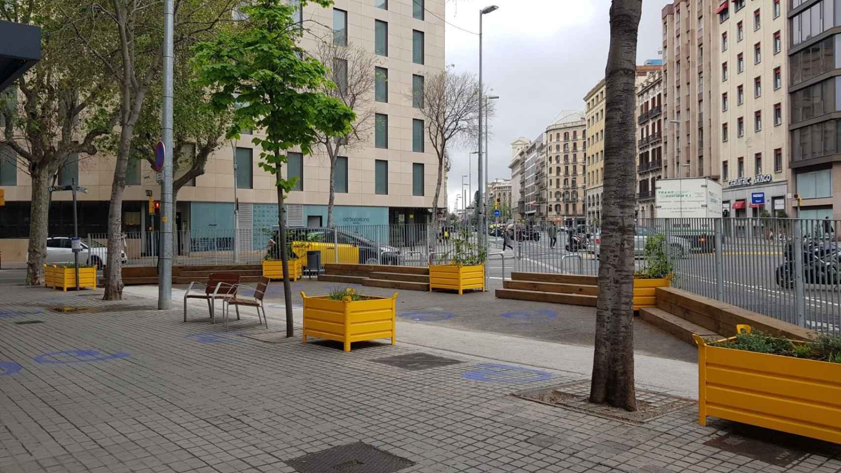 'Ecochaflán' en la calle de Aragó con la calle de Roger de Llúria