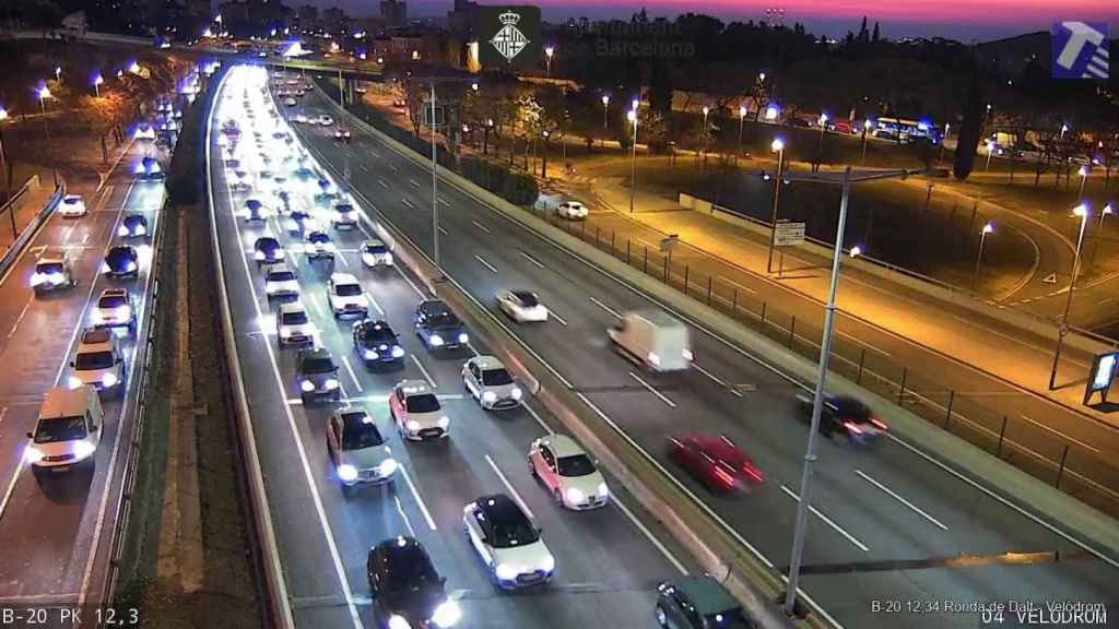 Un accidente corta un carril en la ronda de Dalt de Barcelona