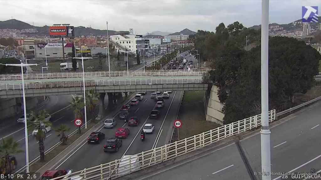 Colapsada la ronda Litoral/B-10 en sentido Trinitat y en la ronda a Bon Pastor