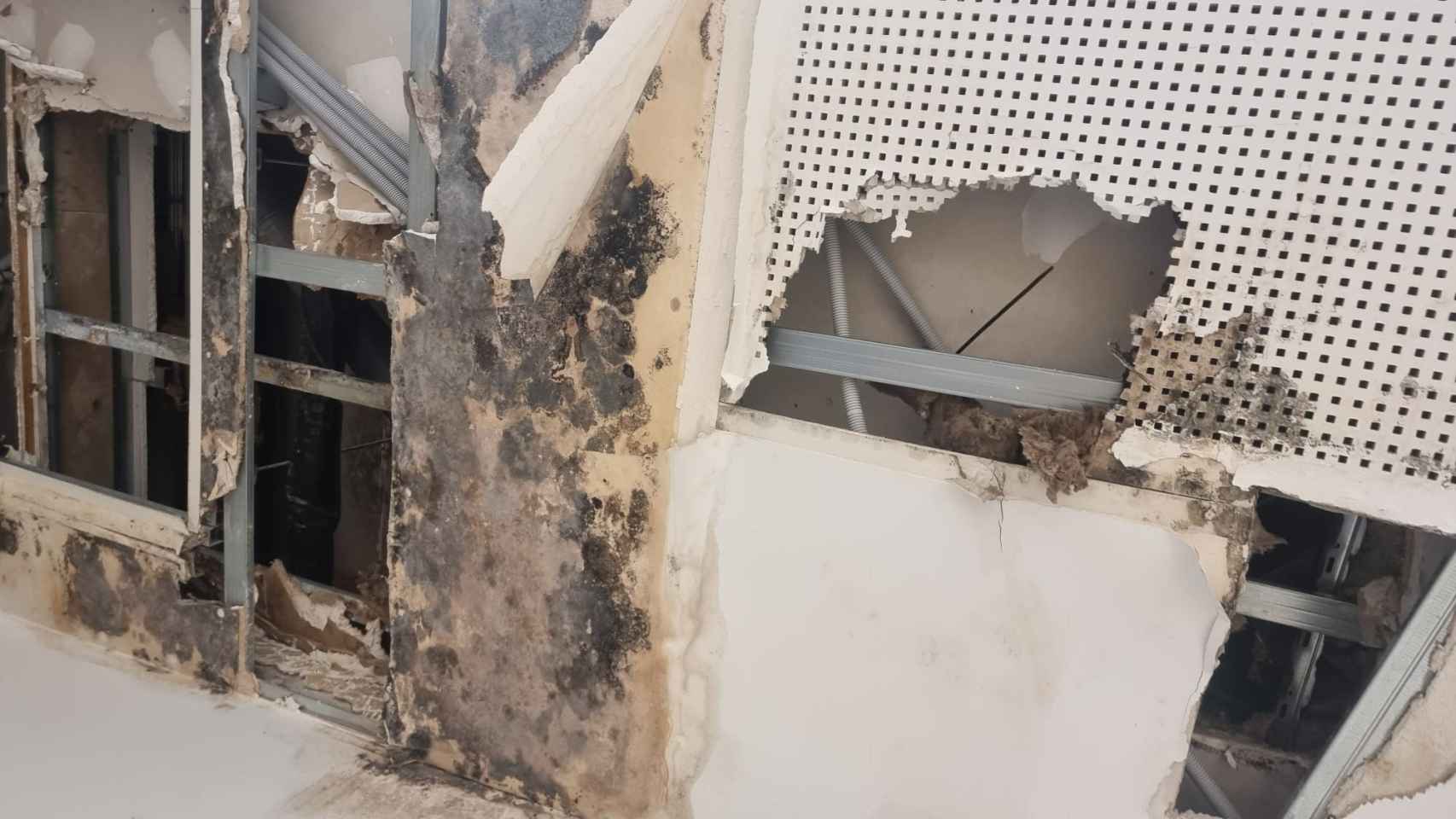 Los daños estructurales del casal de barrio de Torre Baró