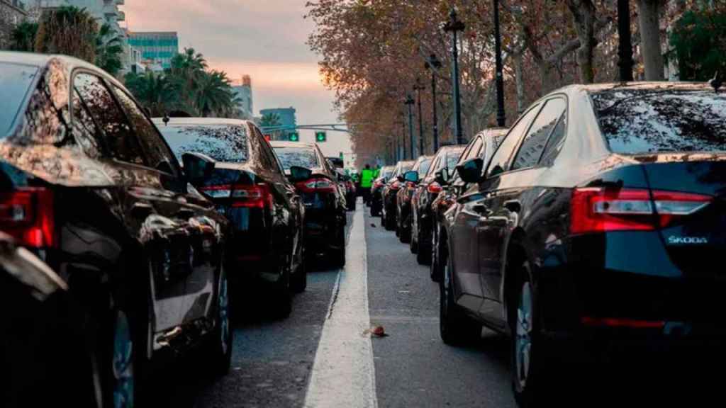 Vehículos VTC durante una concentración en Barcelona