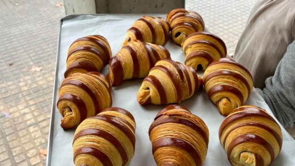 El croissant de chocolate con mantequilla de Delikatessen