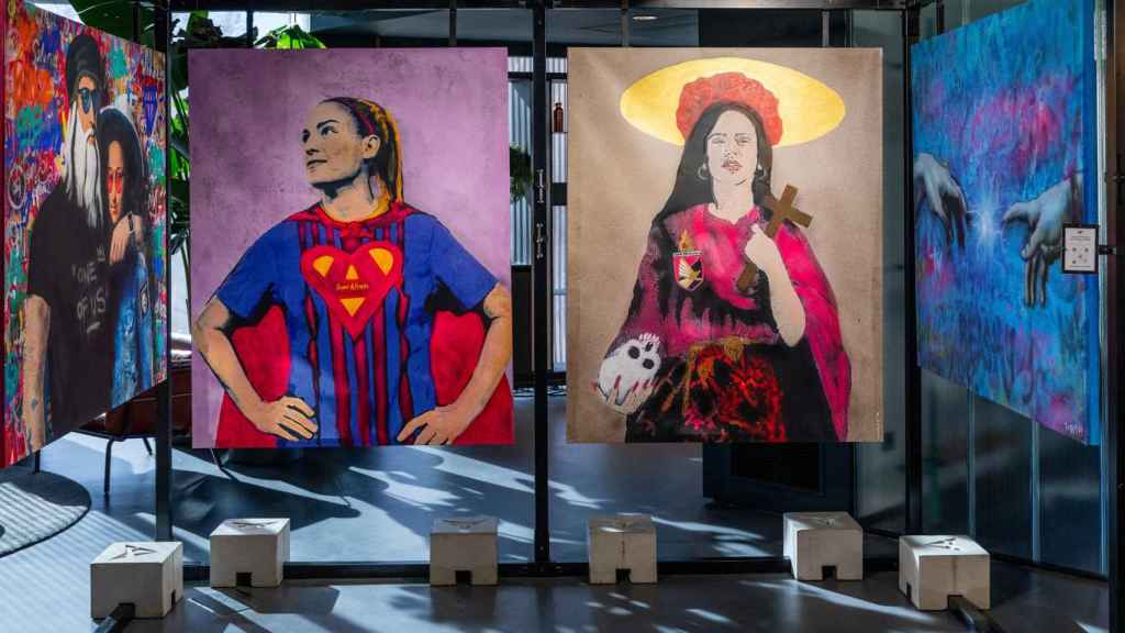 Algunas de las obras de TvBoy de la exposición gratuita de Casa Seat en  Barcelona