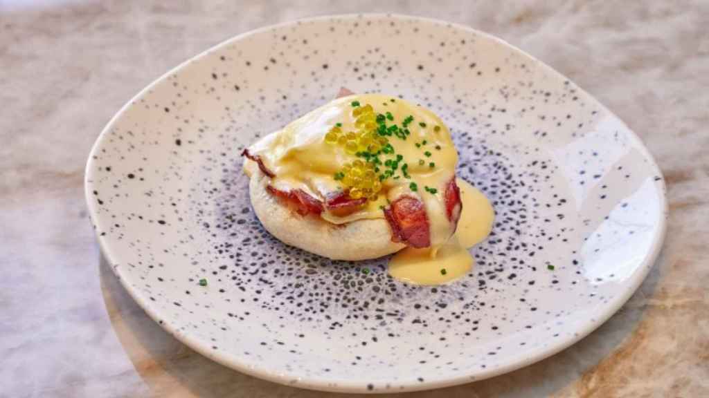 Uno de los platos, los huevos benedictinos