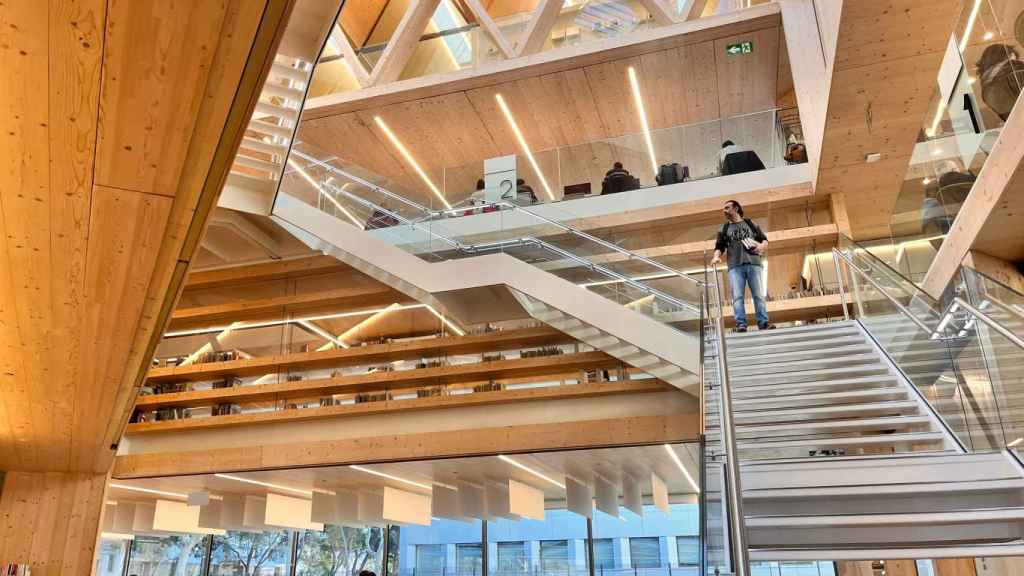 Interior de la Biblioteca Gabriel García Márquez de Barcelona