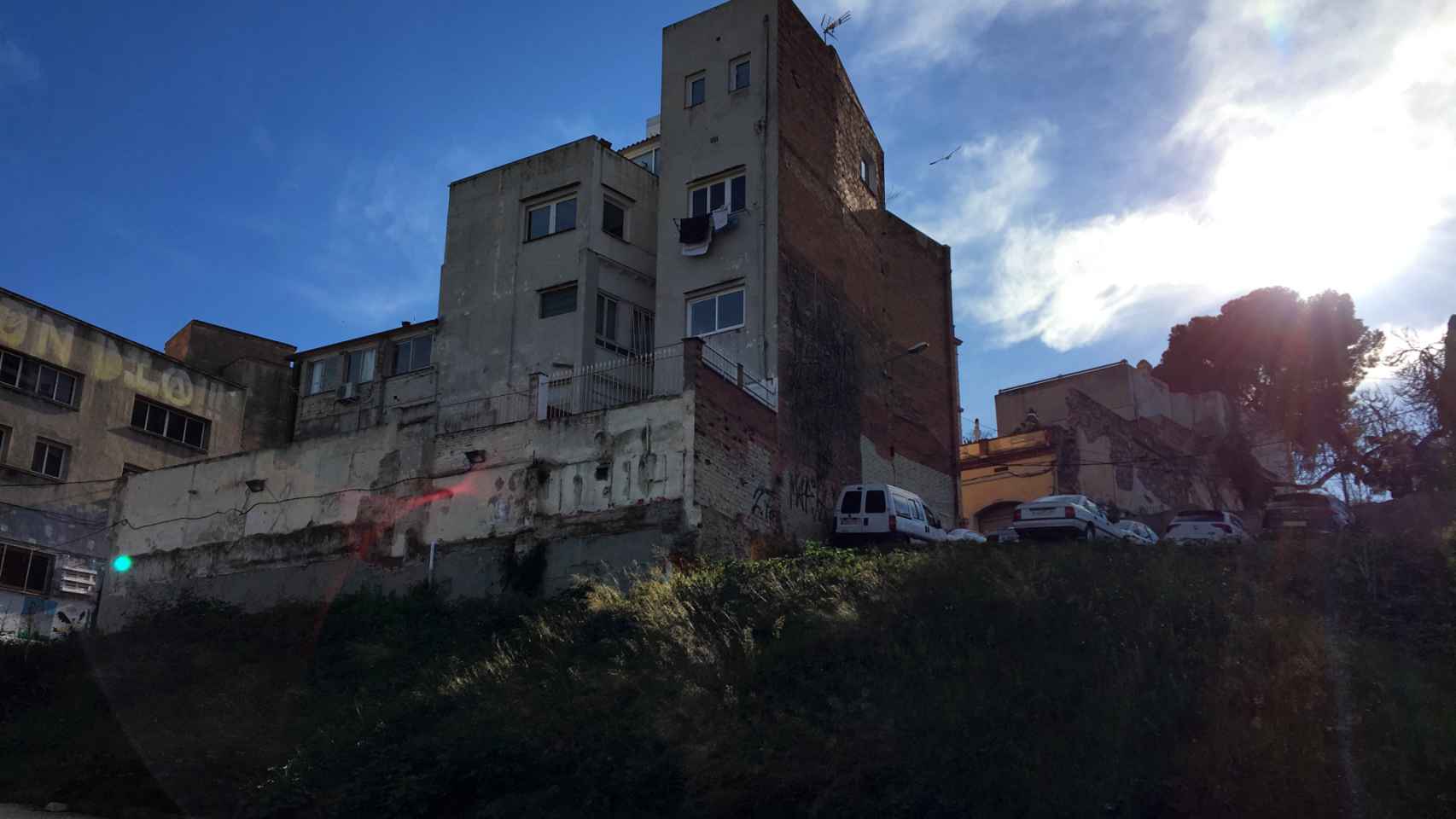 Edificios degradados de la Font de la Guatlla