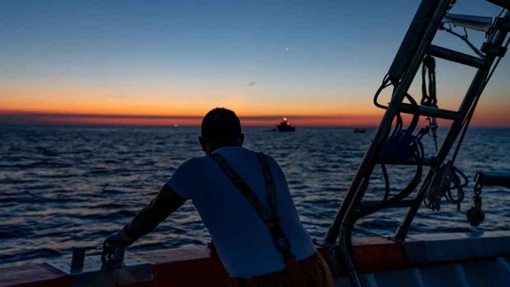 Marineros surcando el mar mediterráneo