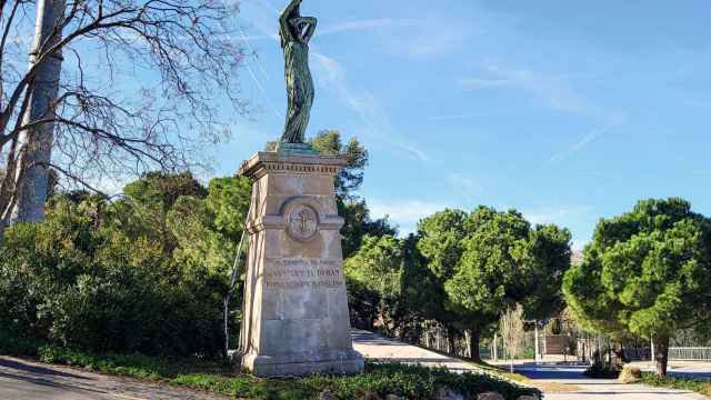Escultura de Jaume Duran, un héroe de la aviación que murió en Barcelona