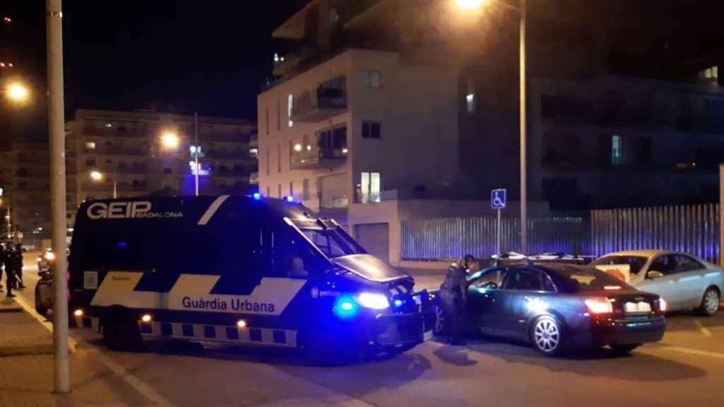 Momento de la intervención de la Guardia Urbana de Badalona