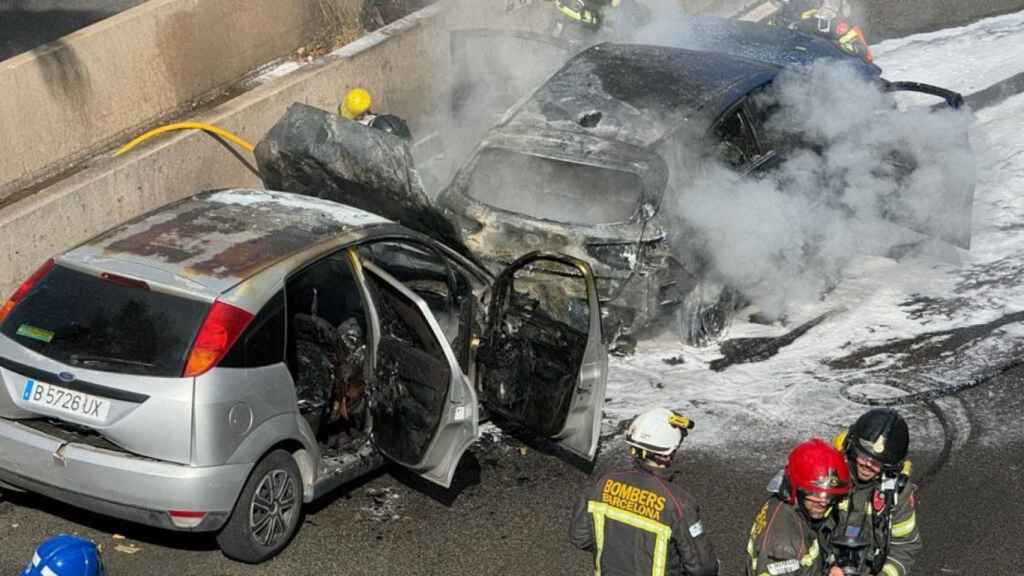 Brutal incendio en la ronda de Dalt