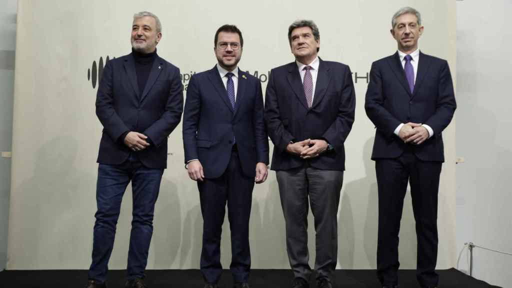 El alcalde de Barcelona, Jaume Collboni, el presidente de la Generalitat de Catalunya, Pere Aragonès, el ministro para la Transformación Digital y de la Función Pública, José Luis Escrivá, y el CEO de Mobile World Capital Barcelona, Francesc Fajula