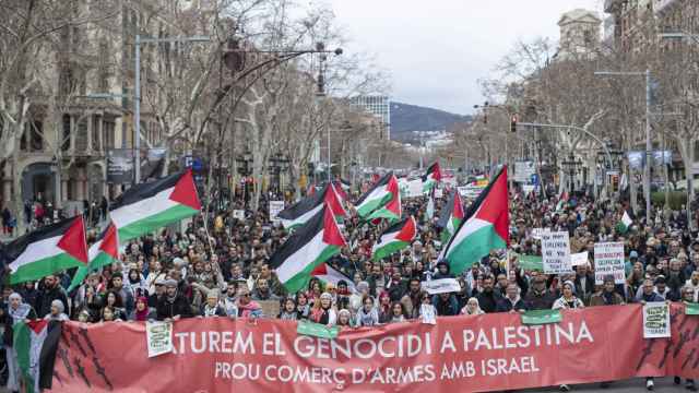 Manifestación de la coalición de entidades Basta de complicidad con Israel para exigir al Gobierno que cese la compra y venta de armas con el país hebreo, este domingo