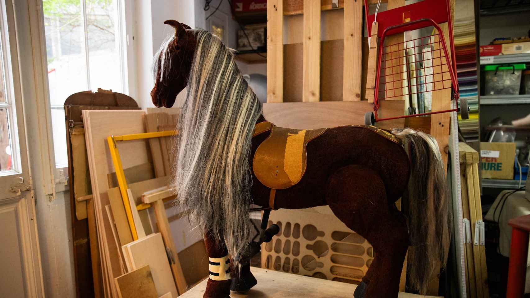 Un caballo esperando a ser reparado en ‘L’Hospital de les Joguines’