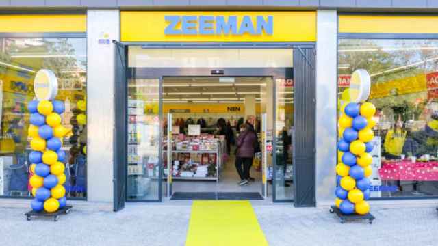 Imagen de la entrada de una tienda de Zeeman en Barcelona