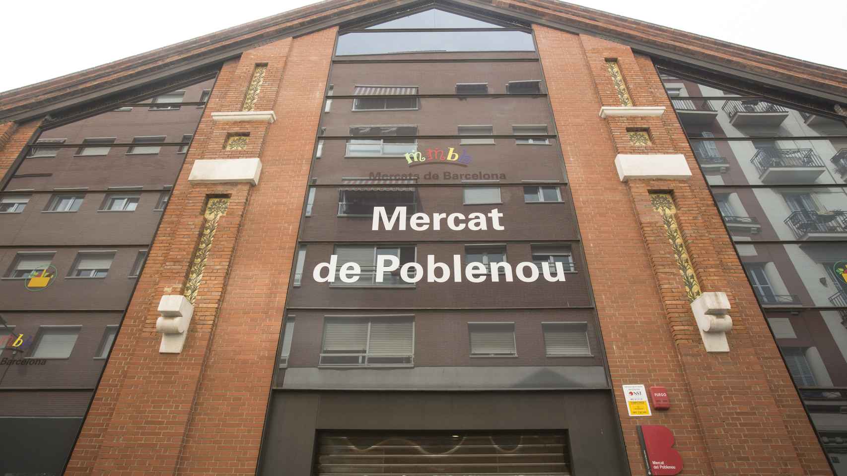 Entrada al Mercat del Poblenou de Barcelona