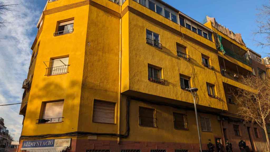 El bloque desalojado en la calle Pirineus en Santa Coloma