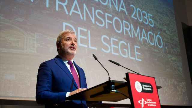 Jaume Collboni, responde a los periodistas en una nueva edición del 'L'alcalde respon 2024'