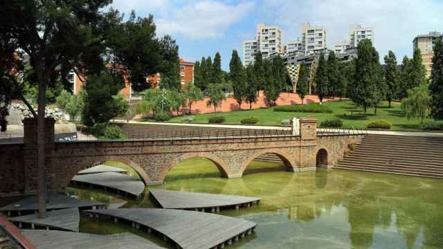 El acueducto del parque Central del distrito de Nou Barris