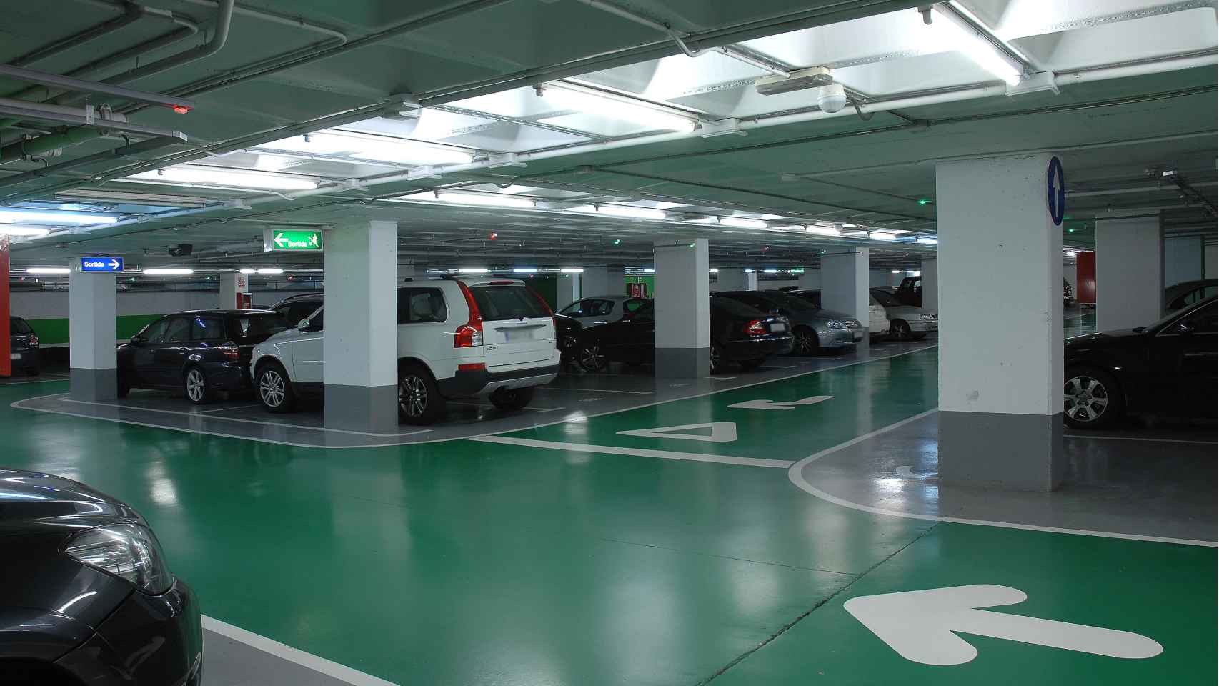 Interior de un parking de B:SM