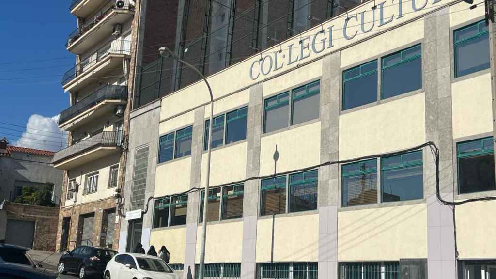 Exterior del Colegio Cultural de Badalona donde ha tenido lugar el tiroteo este martes