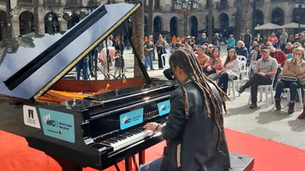 Associación d’Amics i Comerciants de la Plaza Reial