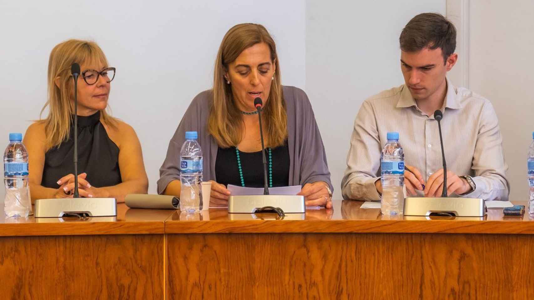 Anna Pascual (en el medio), alcaldesa de La Palma de Cervelló