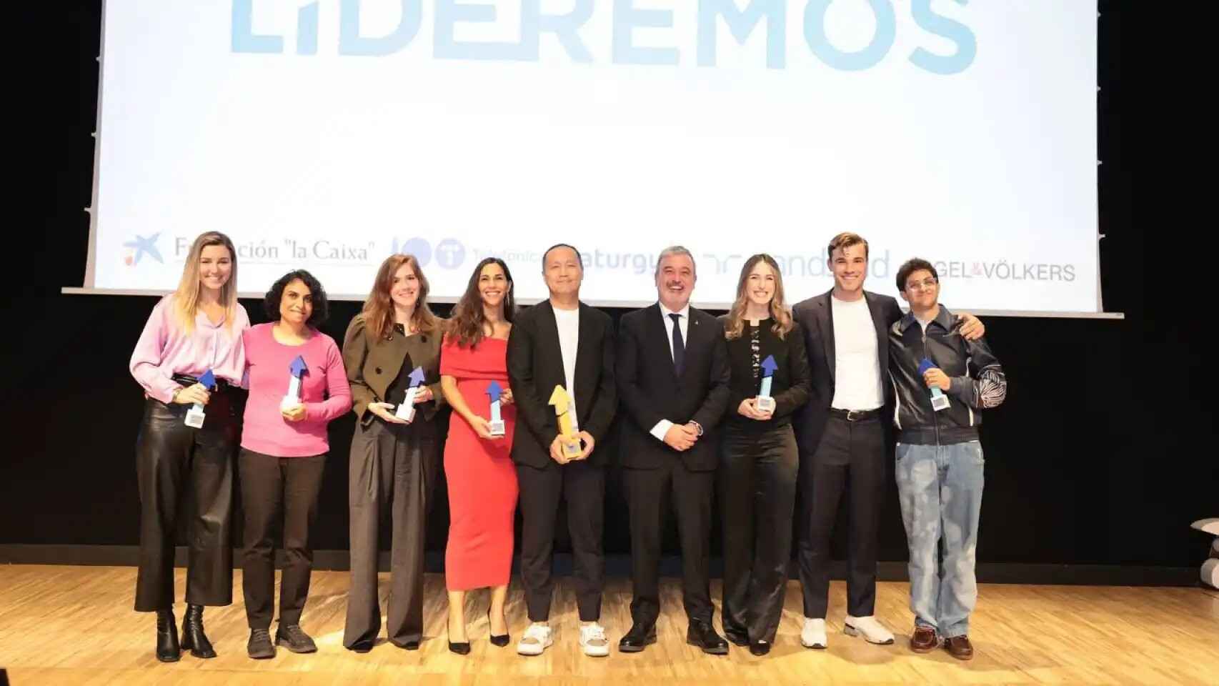 Imagen de la entrega de premios de Lideremos, con el alcalde de Barcelona, Jaume Collboni