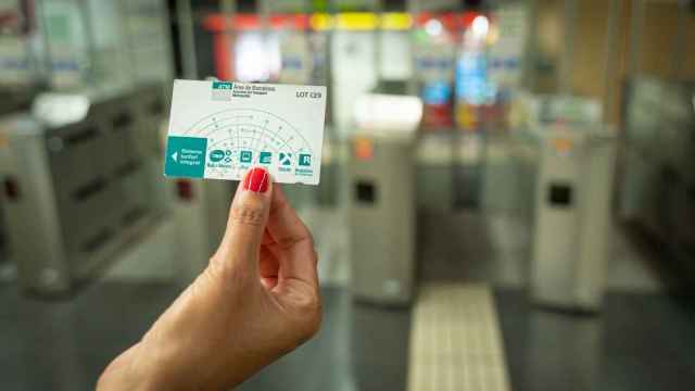 Adiós al billete sencillo de cartón del metro de Barcelona: este es su ...