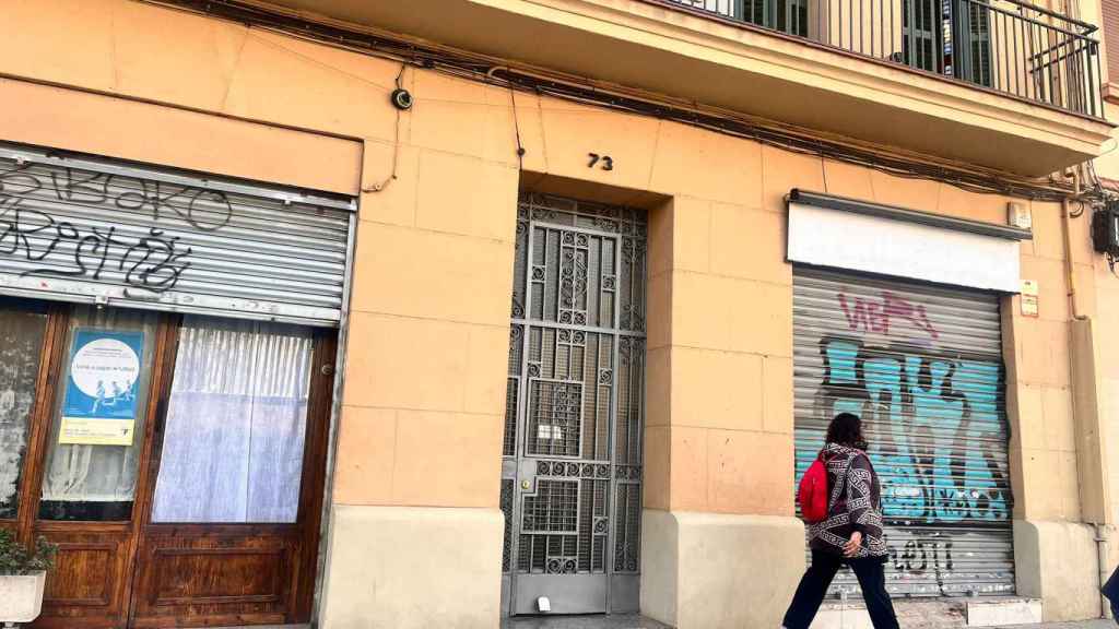 Exterior del edificio de Lope de Vega, en Poblenou, donde ha tenido lugar el parricidio