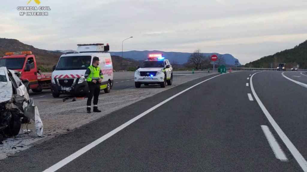 Colisión frontal entre dos turisnos en Arén (Huesca)