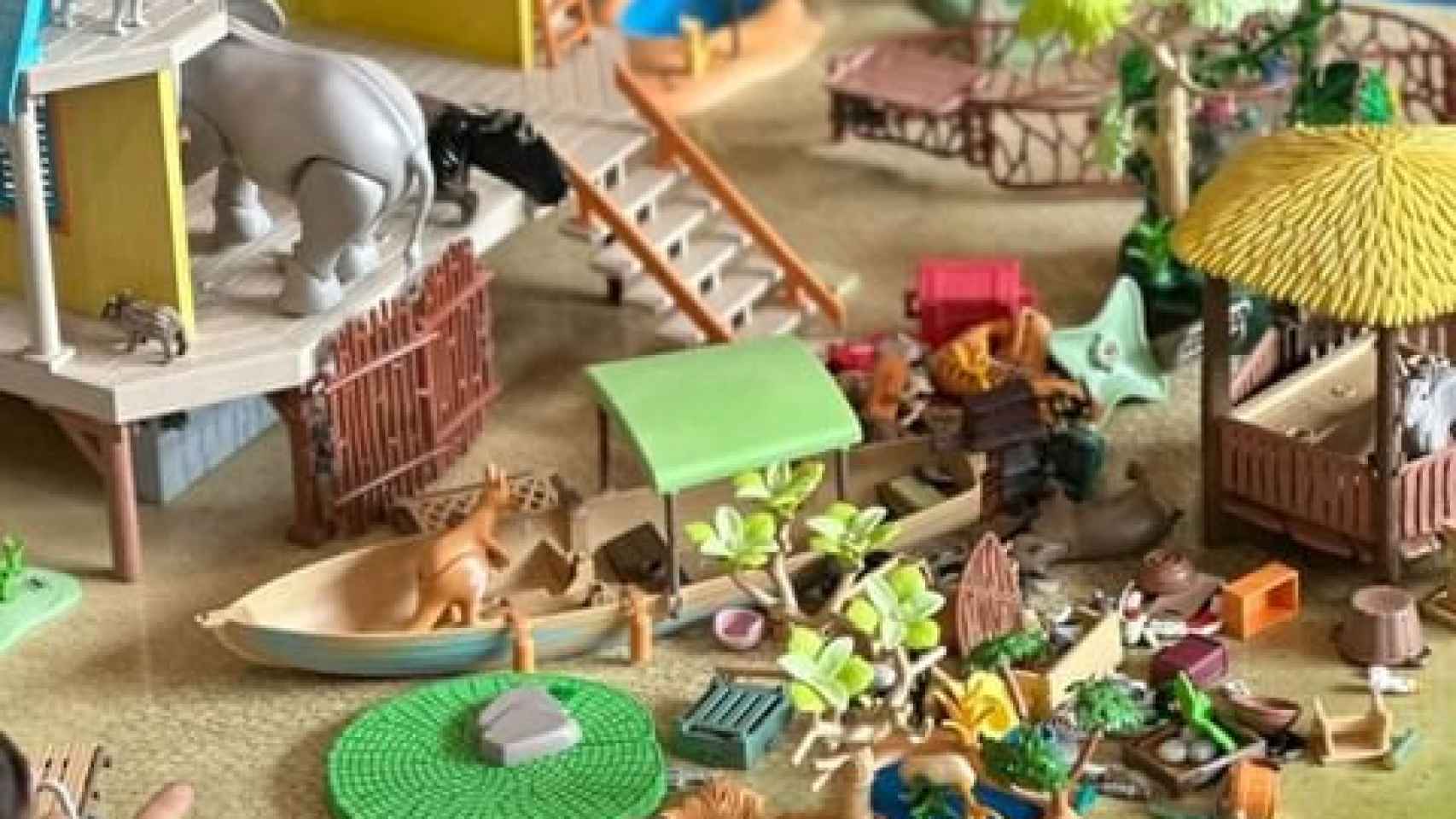 Figuras de Playmobil en la exposición del centro comercial Finestrelles