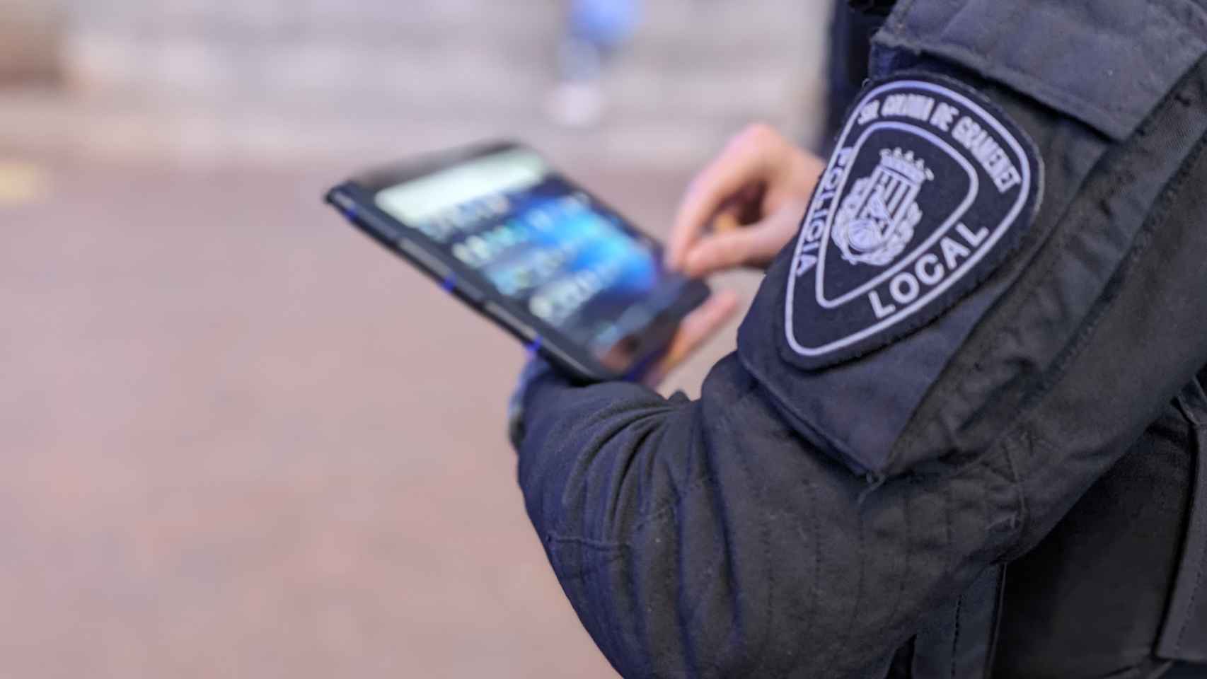 Nuevas tablets digitales para la Policía Local de Santa Coloma