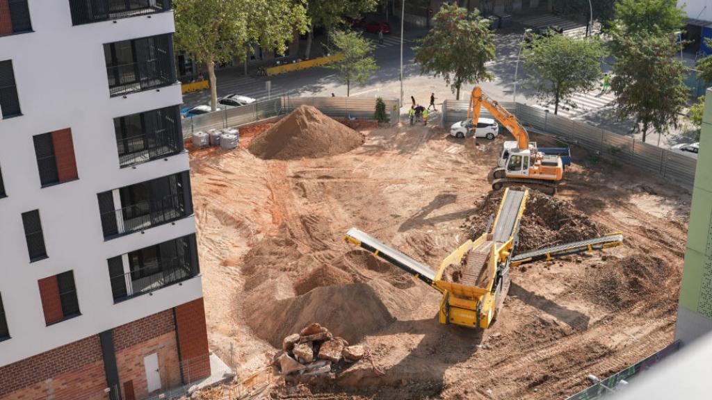 Una bloque de vivienda social en construcción en el área metropolitana