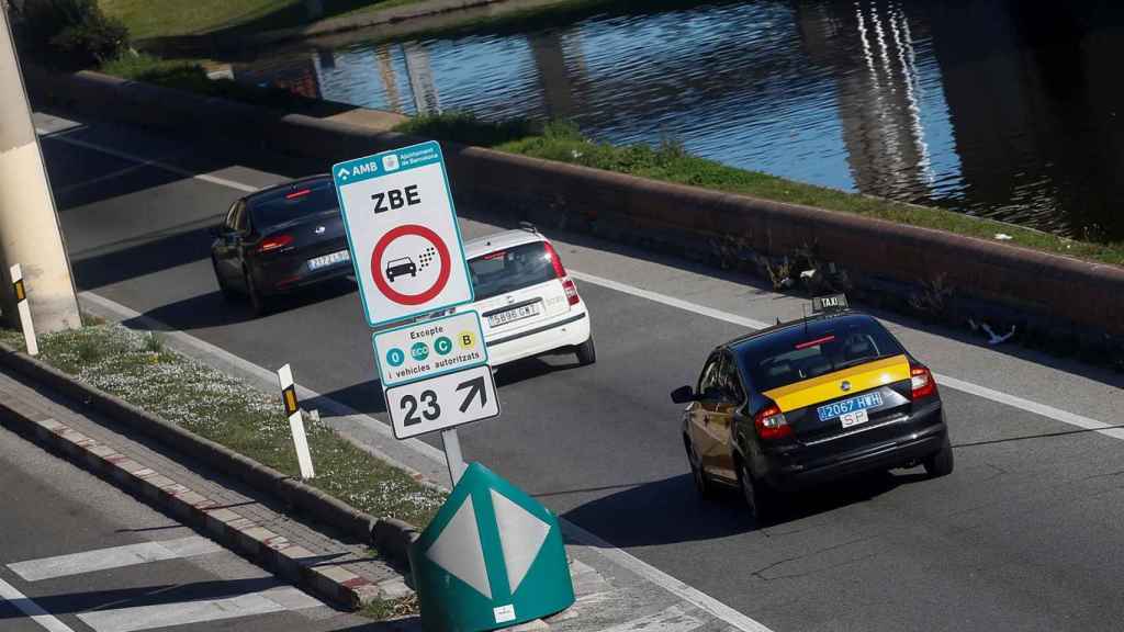 Indicador de la ZBE en la ronda Litoral