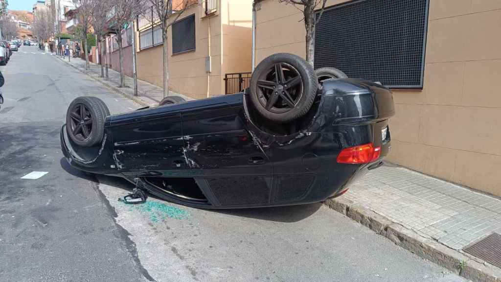 El coche accidentado en Santa Coloma