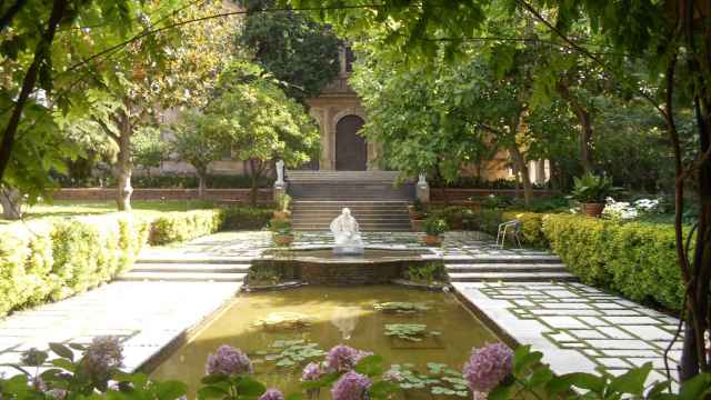El jardín secreto en el corazón de Barcelona que es un oasis verde