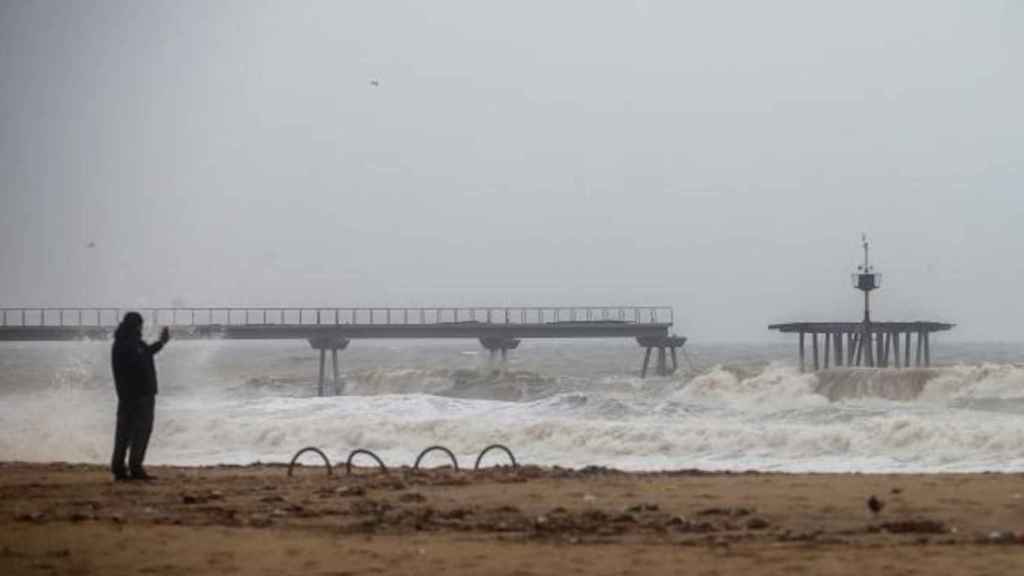 El Pont del Petroli de Badalona, destruido por el temporal Gloria