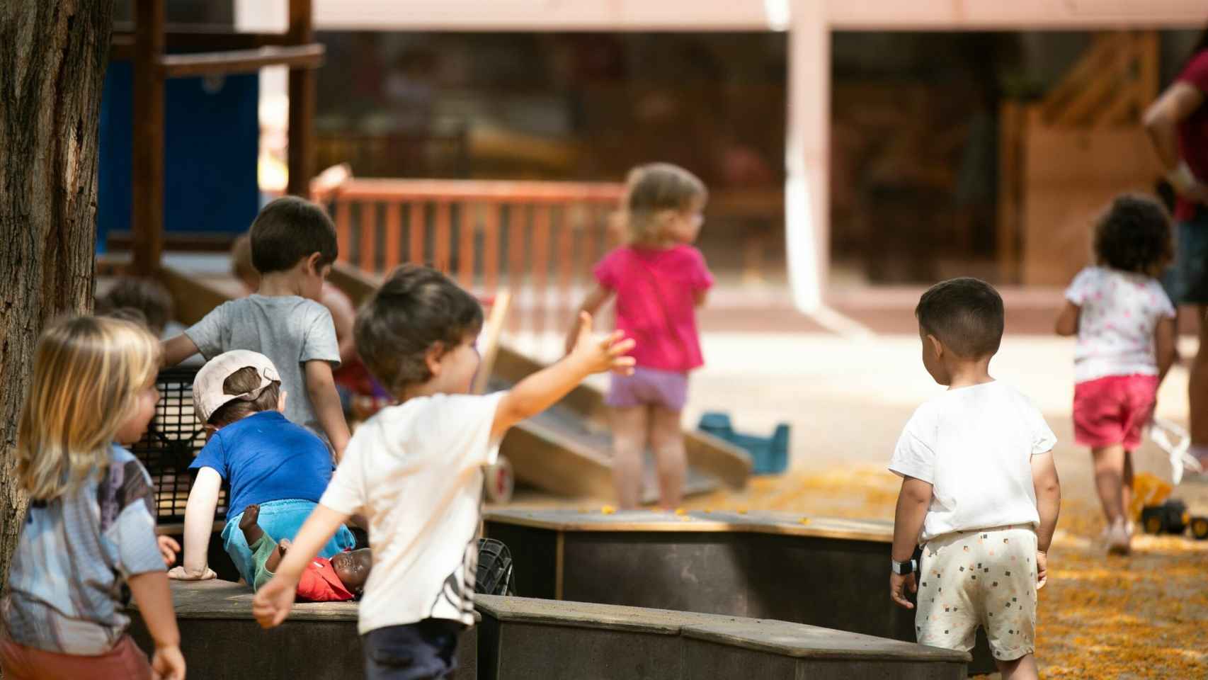 Varios niños jugando durante el programa 'T'estiu molt'
