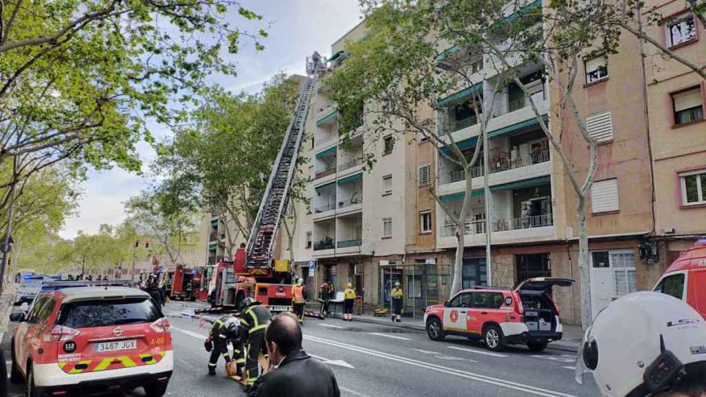 Arde el cuatro piso de un bloque en Horta